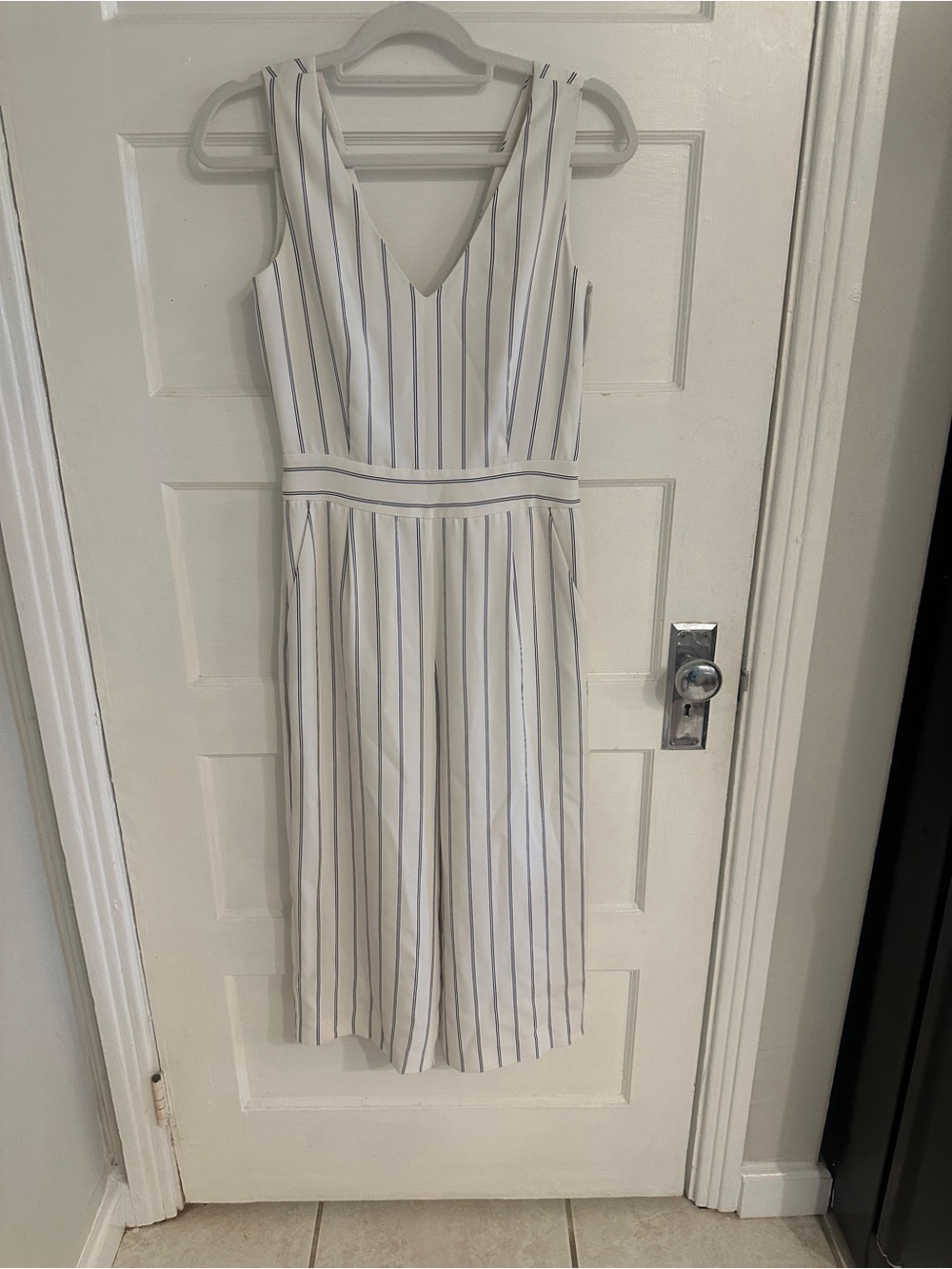 Gianni Bini White V-Neck Pinstripe Dress Pants Jumpsuit